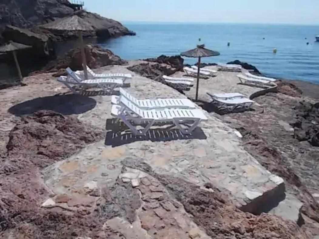 Capsasalbegur74 Terraza Sobre Mar Piscina Del Mar Apartment Exterior photo
