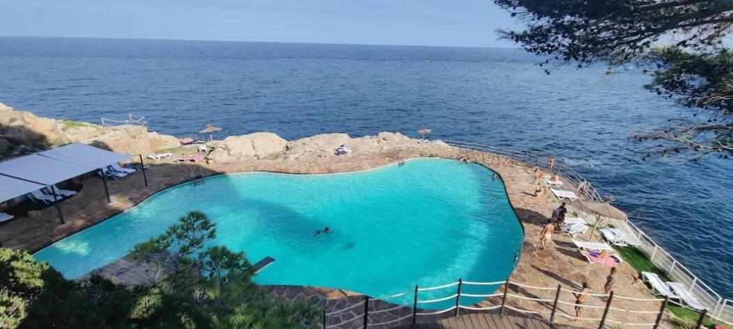 Capsasalbegur74 Terraza Sobre Mar Piscina Del Mar Apartment Exterior photo